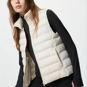 Women's Uniqlo Cream Puffer Vest. Size XS hardly worn